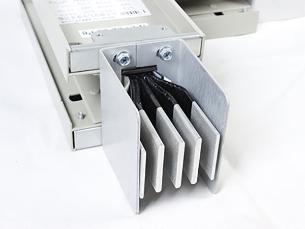 封閉式母線槽是一種用于電線電纜敷設的設備